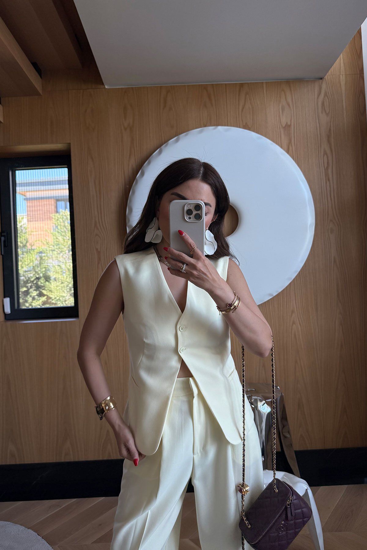 Özge Özgenç Pensli Kumaş Yelek
