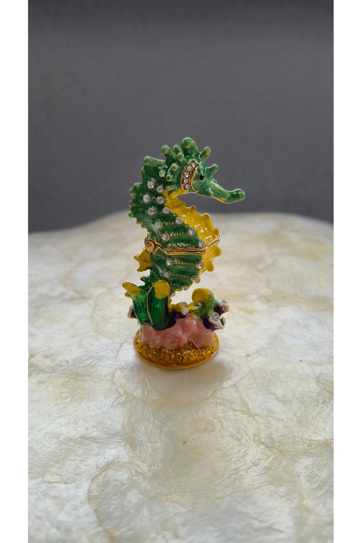 Land of Souvenir Kapaklı ve Mıknatıs kilitli Emaye ve Zirkon Taşlı Hediyelik Dekoratif Biblo