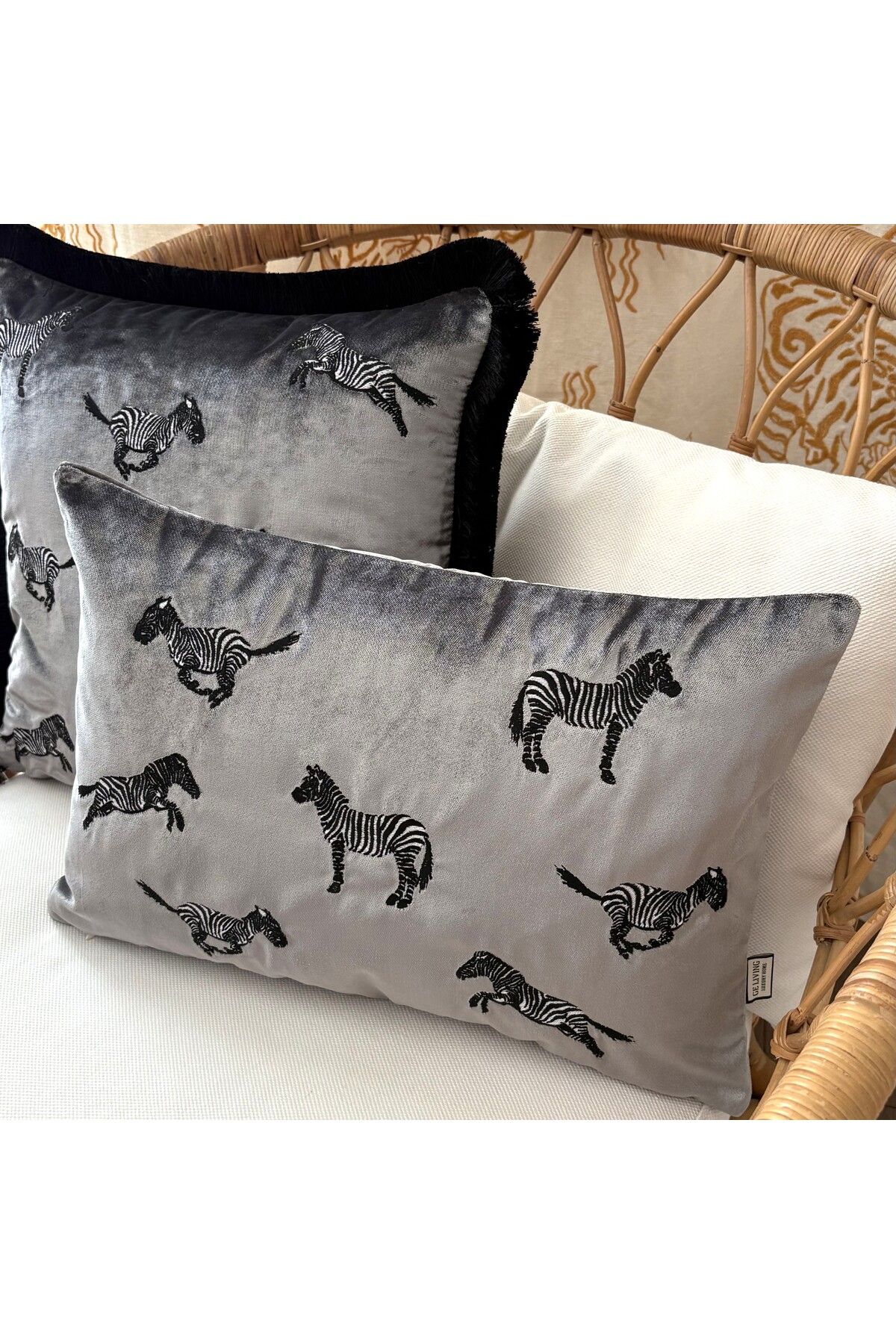 ge living Dekoratif Zebra Desenli Gümüş Kadife Kırlent Kılıfı ( 35 cm x 50 cm )