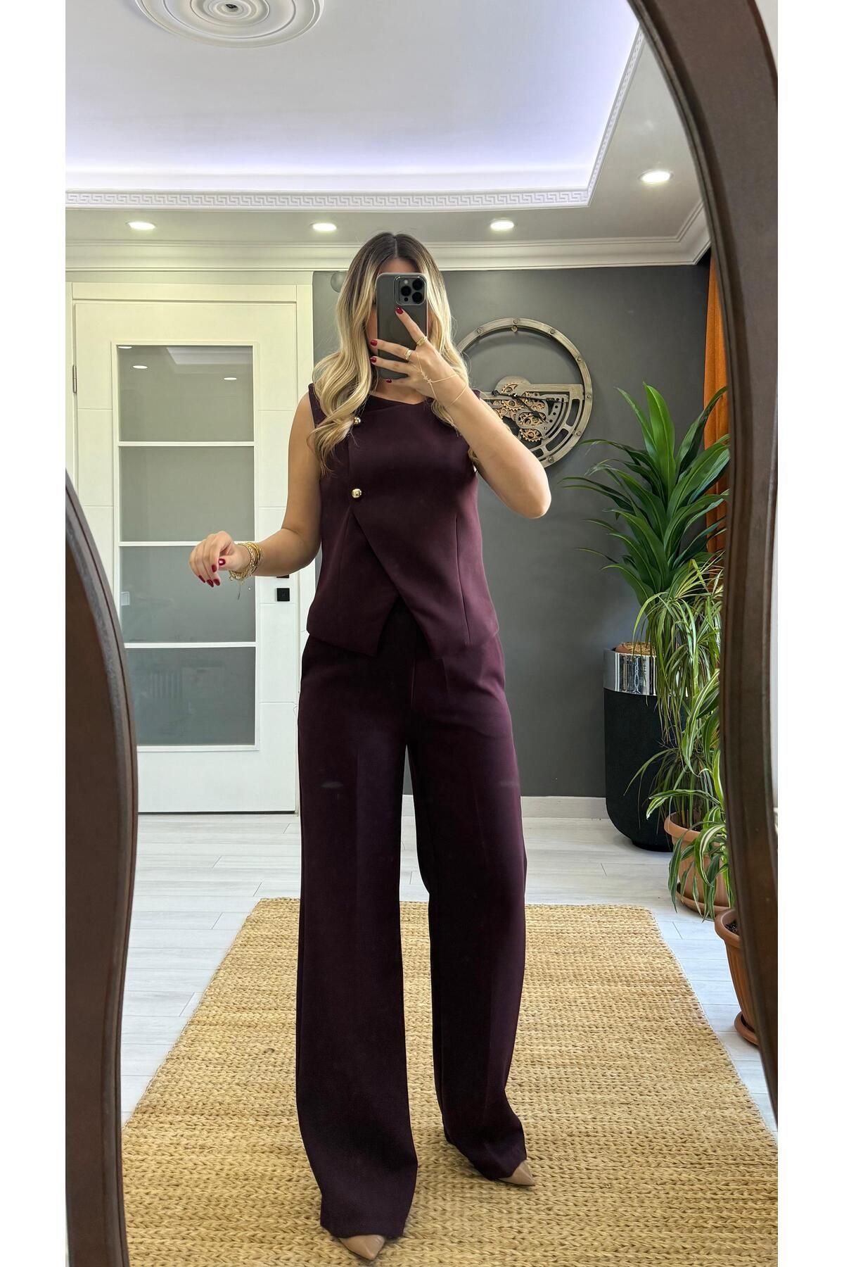 SEVİNÇ GÜNGÖR Cep yaka bordo takım