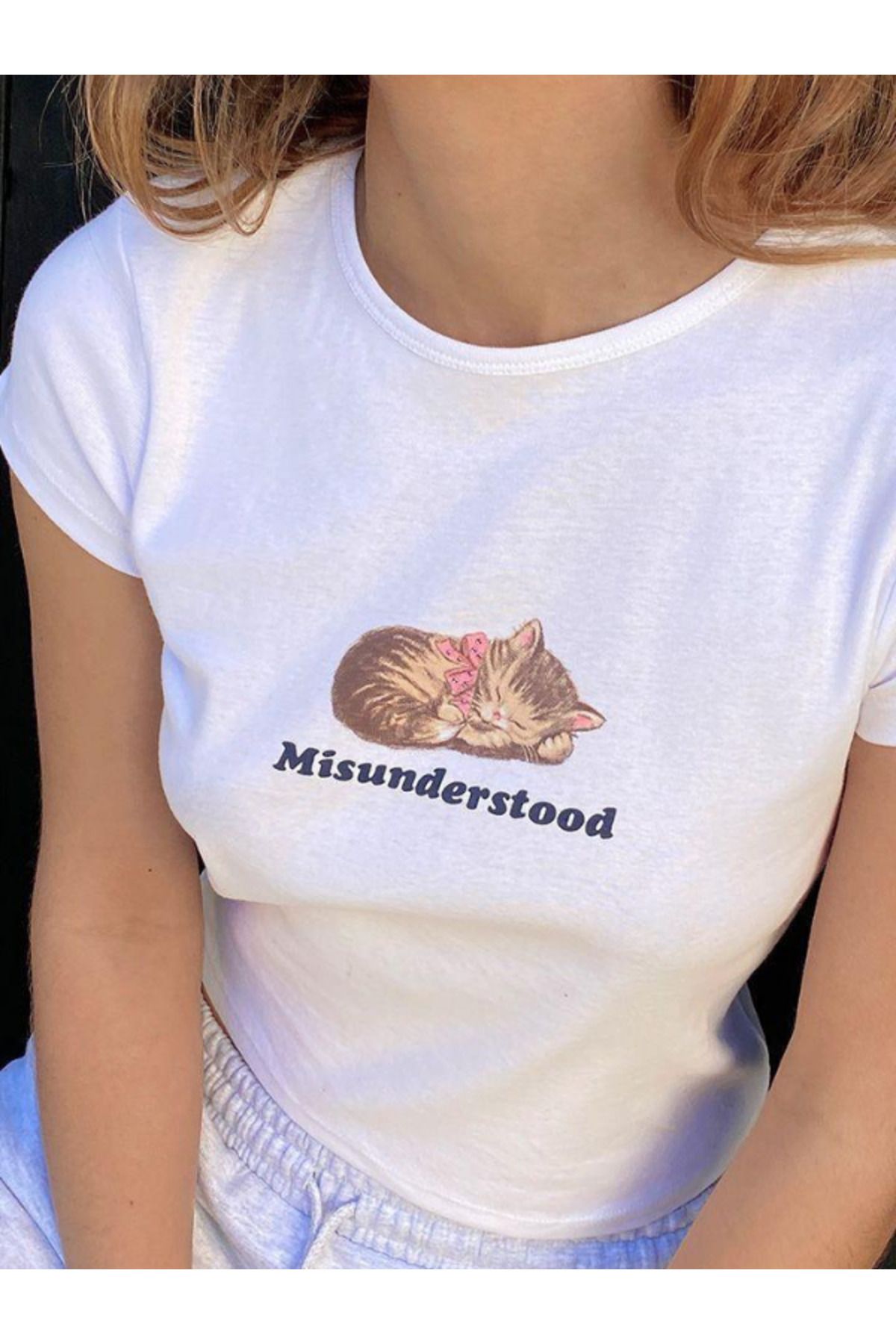 DEEFWEAR DREICH MISUNDERSTOOD BASKILI BEYAZ CROP