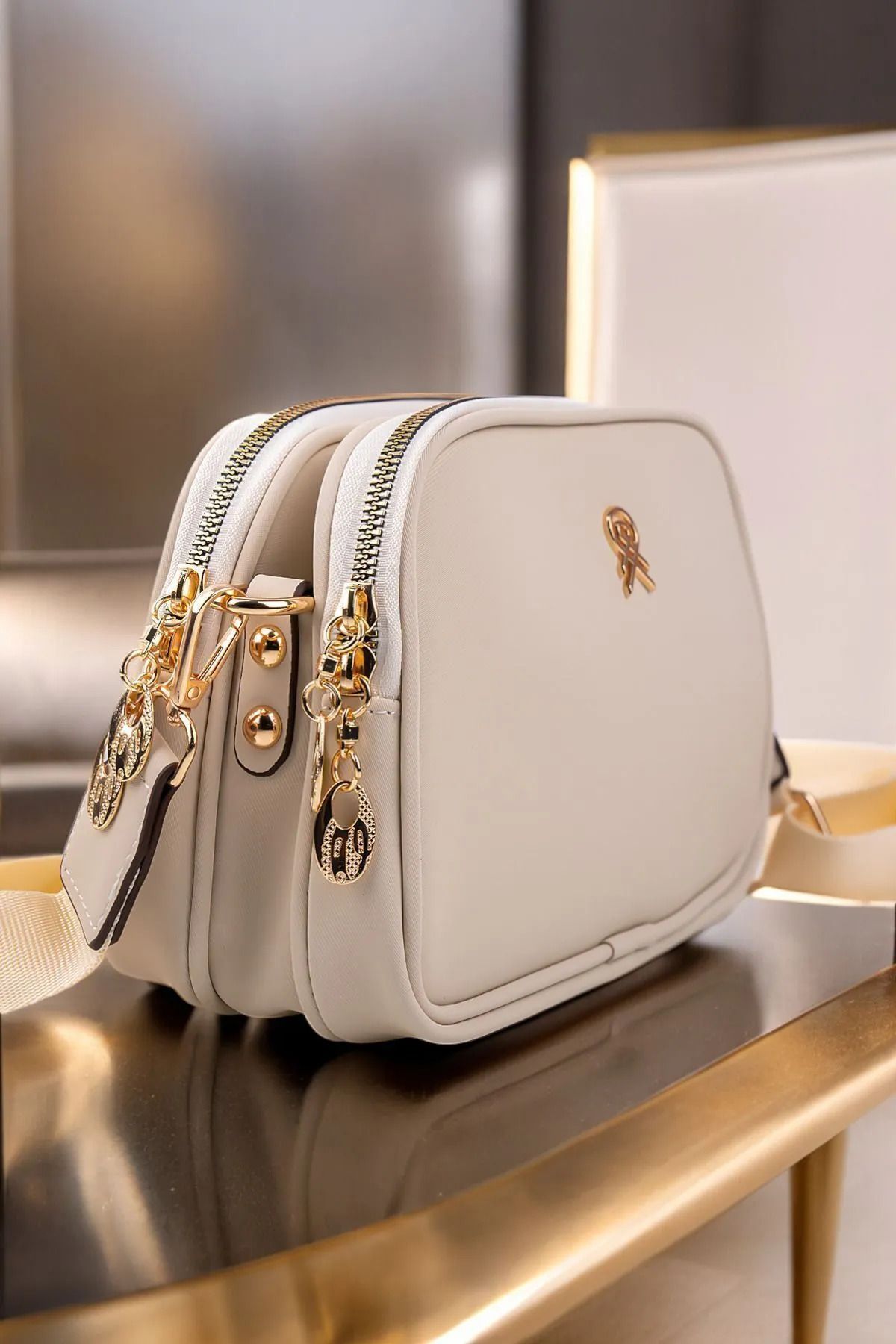 GOLDBAGS Kadın 24x15x10 Omuz Çantası Saten Deri 3 Bölmeli Ayarlanabilir Askılı Kaliteli Siyah Çanta