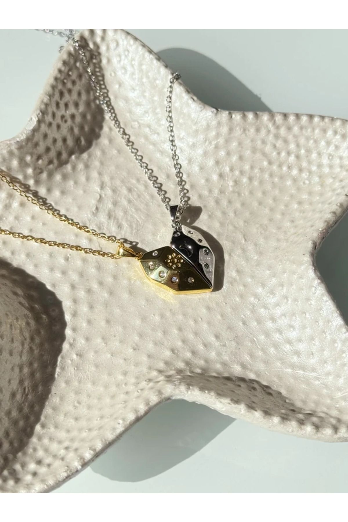 Harlofia Jewelry Çelik Mıknatıslı Güneş & Ay Yarım Kalp Kolye Seti