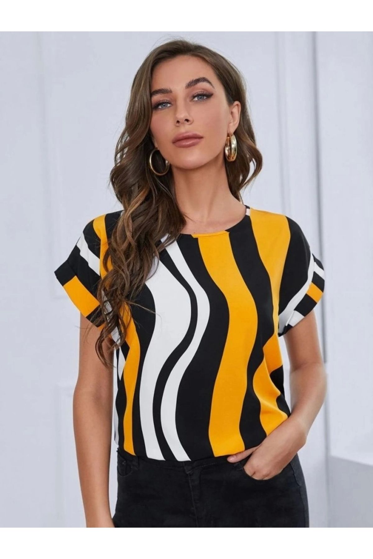 Butik Kadın Kısa Yarasa Kol Bisiklet Yaka Süprem Bluz