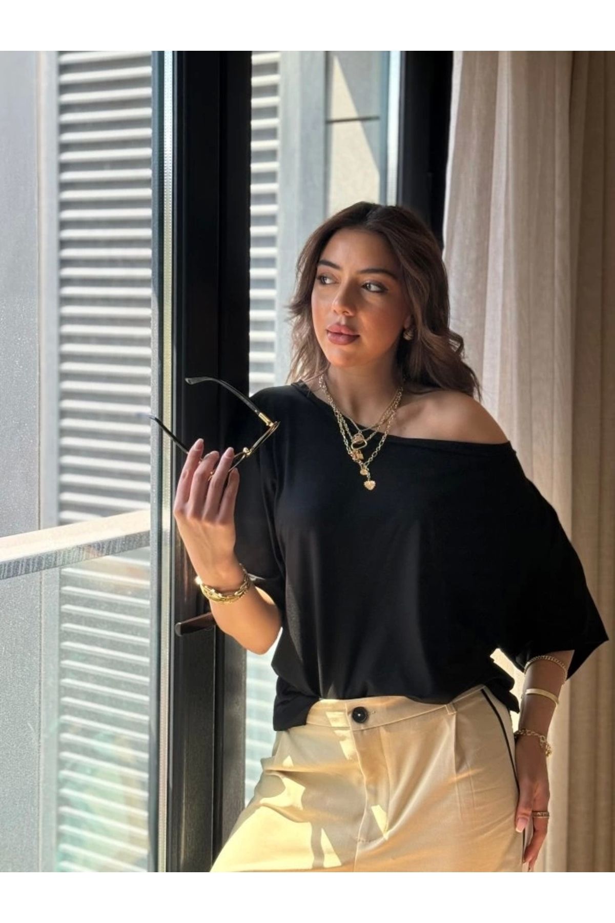 Butik Kadın Tek Omuzu Açık Kısa Kollu Salaş Viskon Bluz