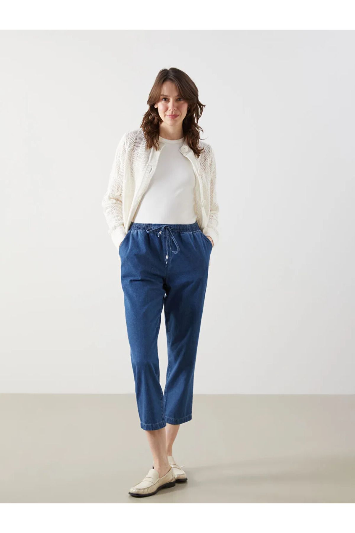 LC Waikiki LCWAIKIKI Classic Mavi Beli Lastikli Carrot Fit Kadın Jean Pantolon