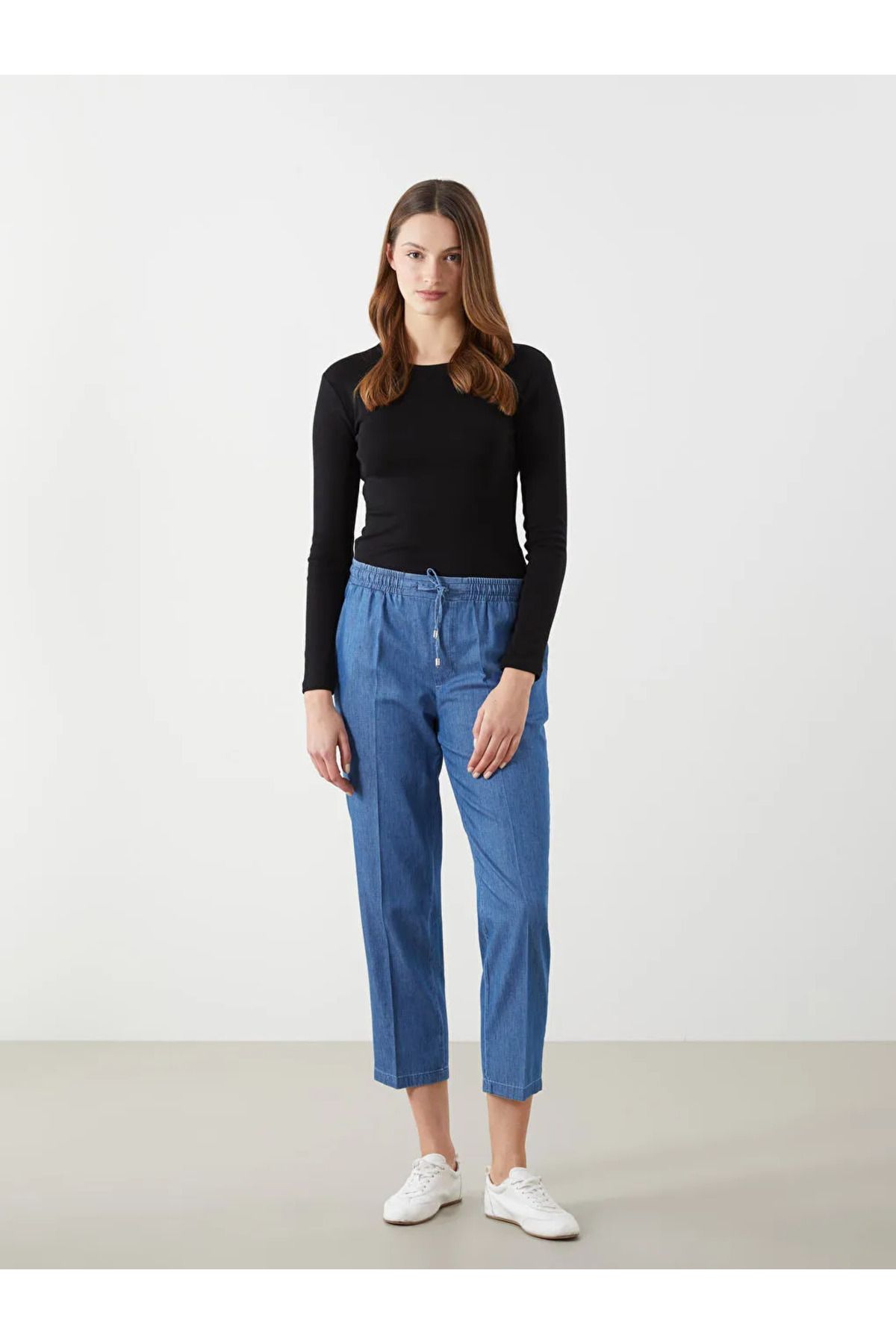 LC Waikiki LCWAIKIKI Classic Mavi Beli Lastikli Carrot Fit Kadın Jean Pantolon