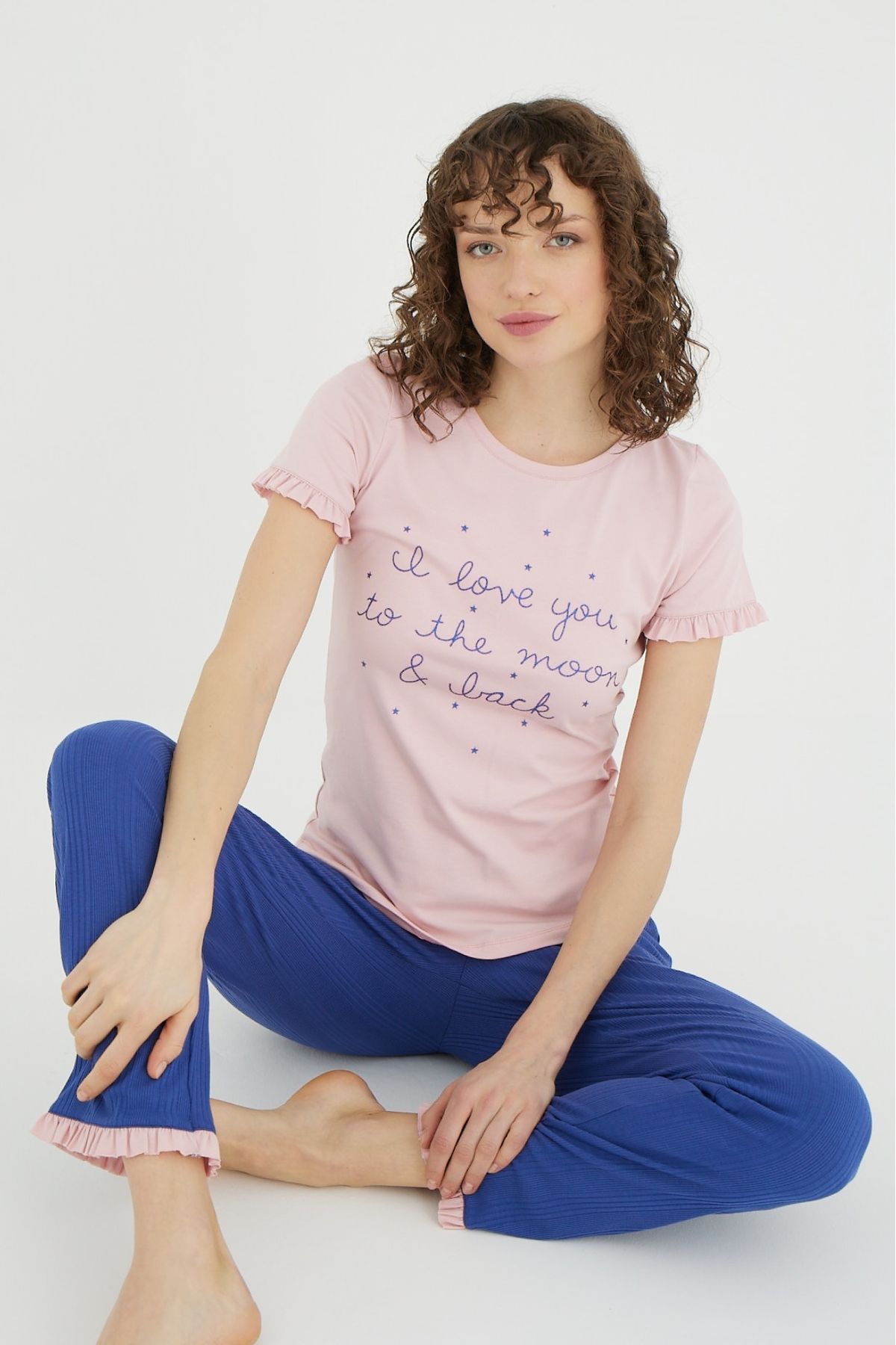 İPEKTENİM Yazı Font Baskılı Kol ve Paça Fırfır Detaylı Pijama Takımı