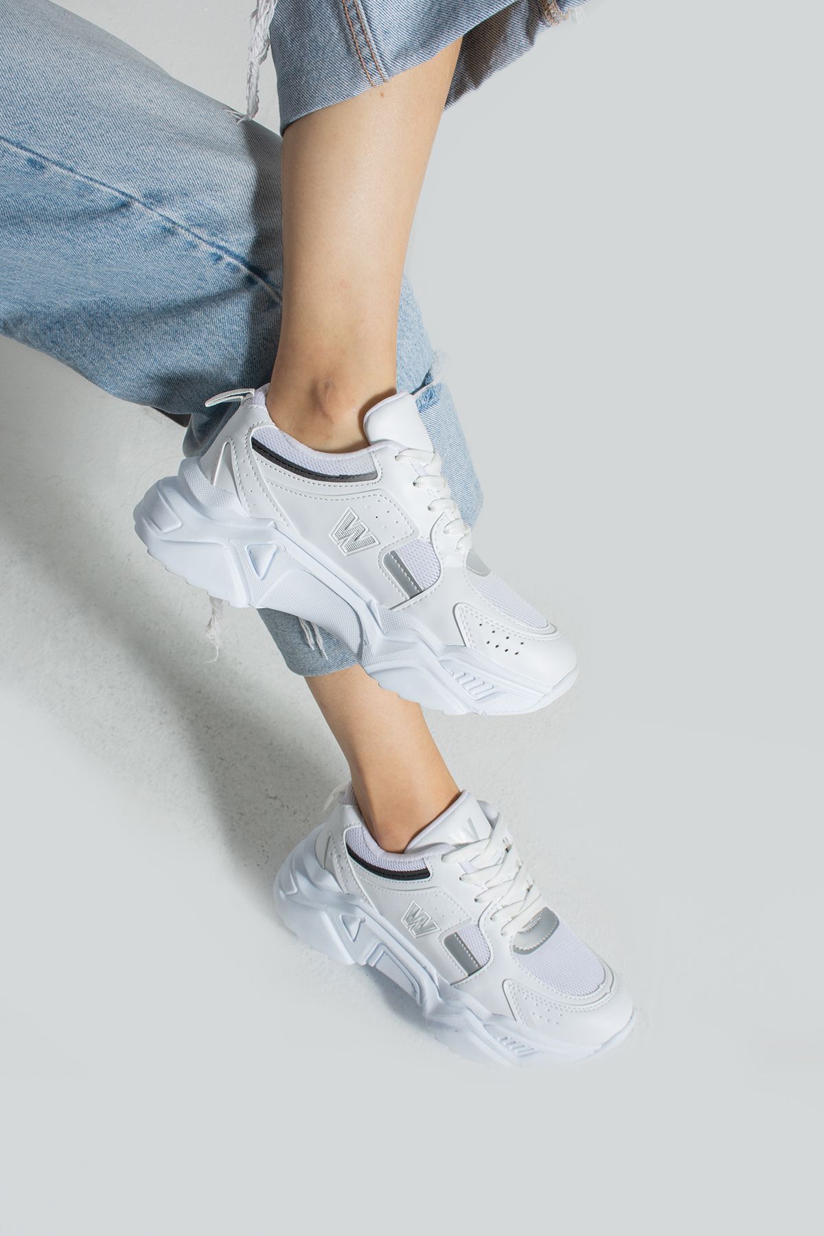 Devida Kadın Beyaz Spor Ayakkabı 5 Cm Yüksek Air Taban Günlük Sneaker X110