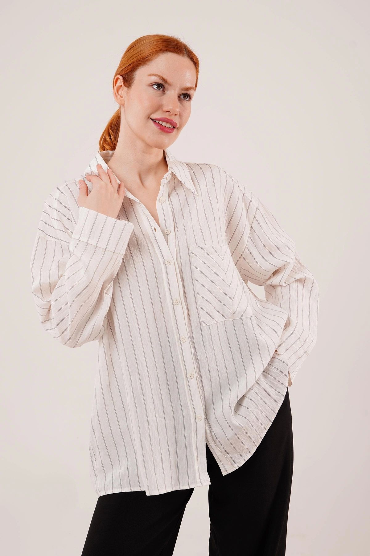 MODA Cep Çizgi Detaylı Beyaz Gömlek