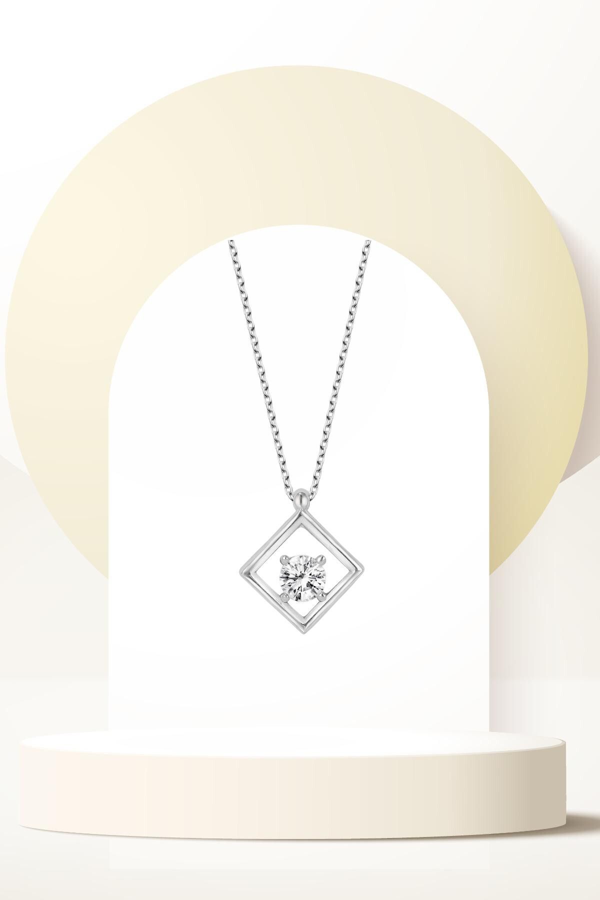 Swaroski Zirconia Taşlı Dörtgen Kadın Kolye - Modern ve Minimalist