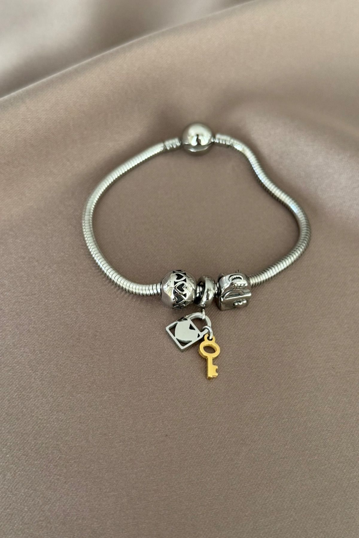 laria jewelry Kilit Anahtar Charm'lı Bileklik