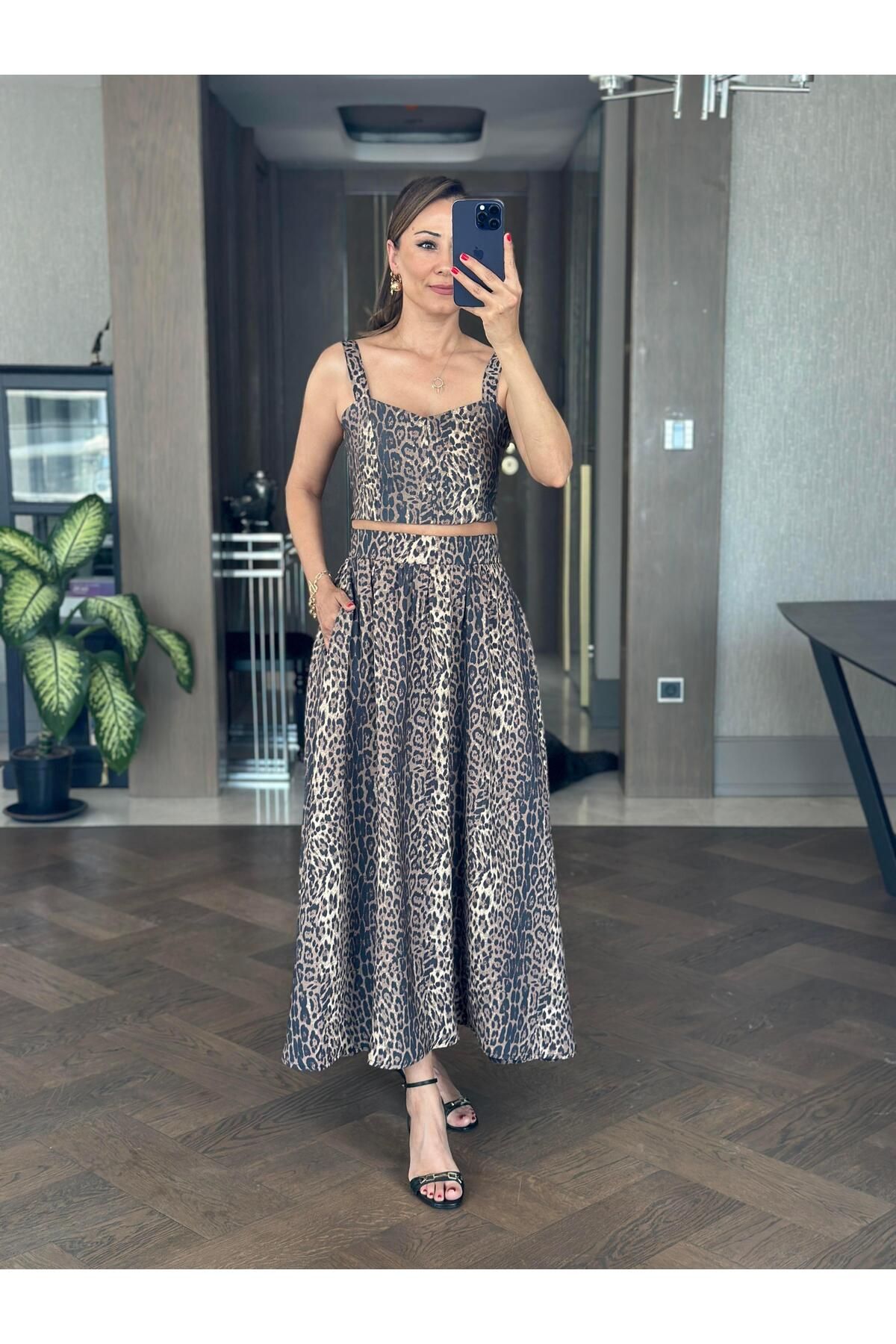 Forlady4 Kahverengi Leopar Arkası Gipeli Crop Bluz Etek Kadın Takım