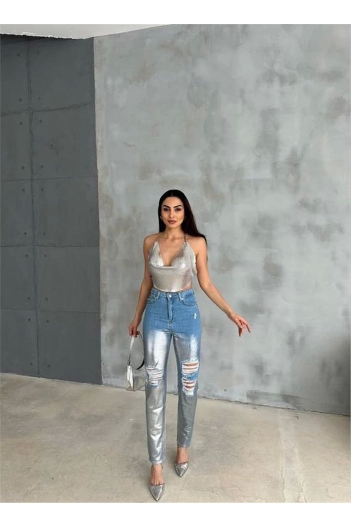 MODA DİZ YIRTIK VARAKLI MOM KOT PANTOLON Gümüş