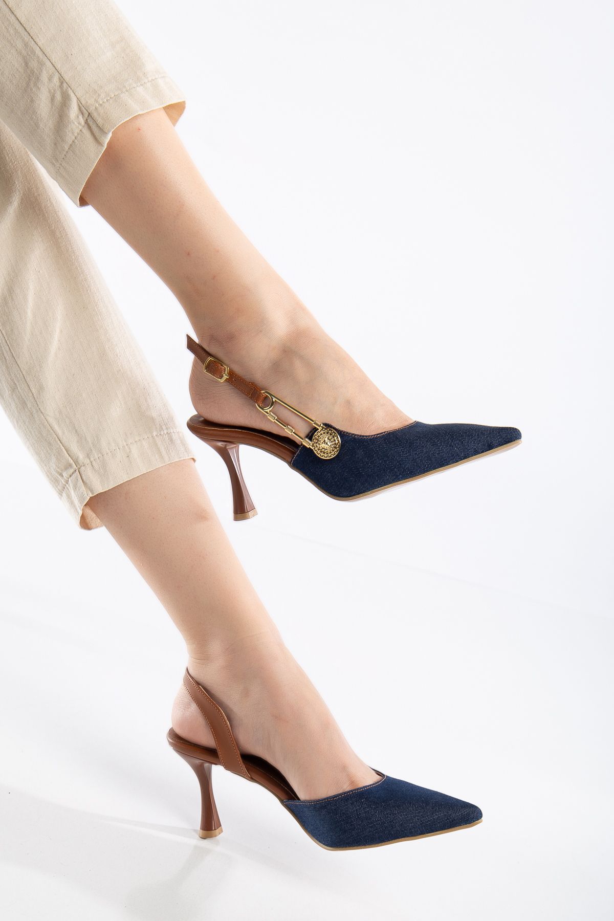 Brielfy Kadın Lacivert Denim Stiletto Altın Tokalı Konik Ortopedik Yazlık 7cm Topuklu Slingback Ayakkabı