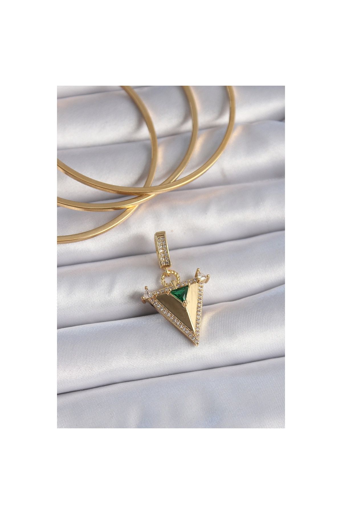 maarketim Pirinç Gold Renk Zirkon Taşlı 3D Üçgen Model Ajda Charm