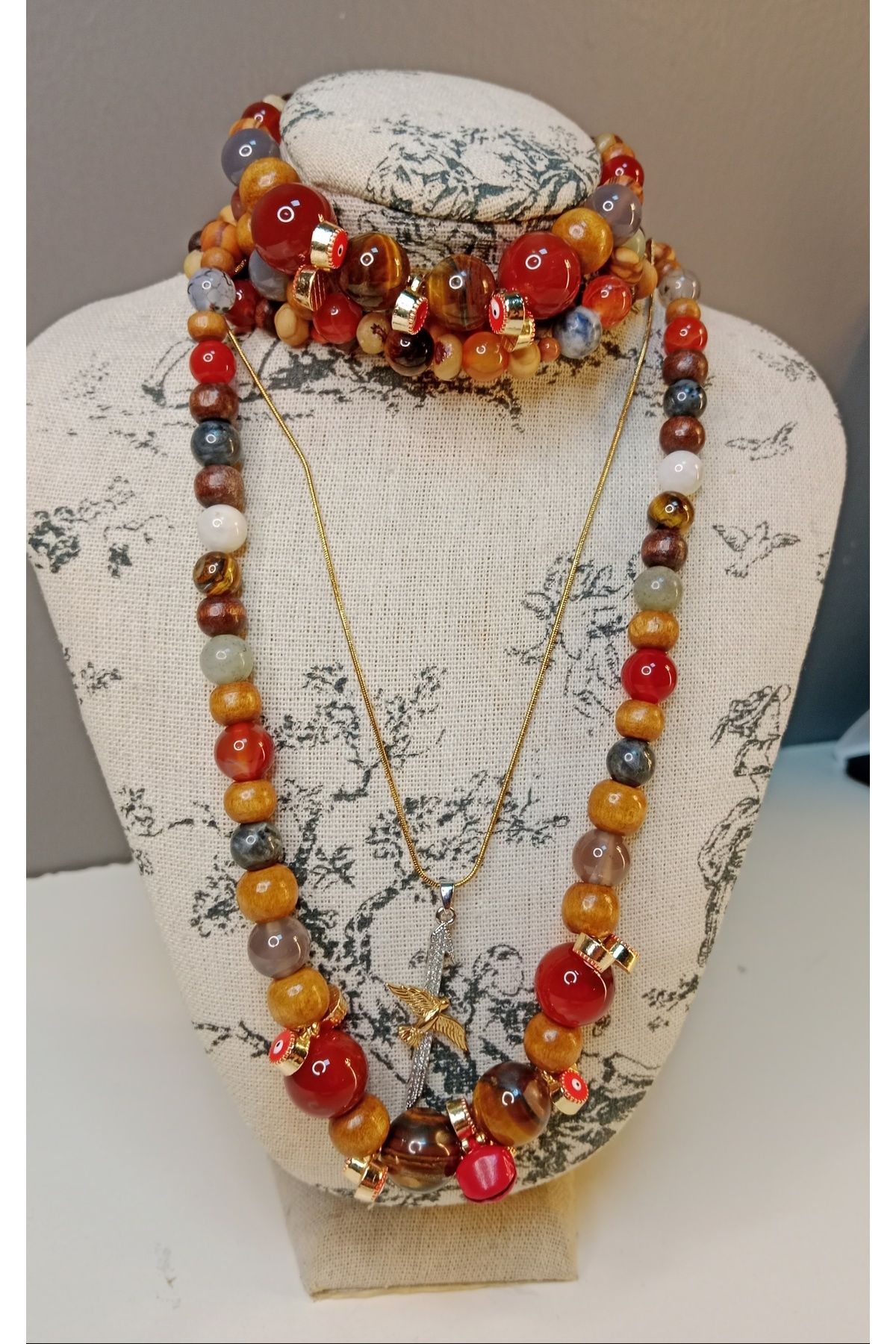 mercan 88 street shop Nazar boncuklu ,kaplan gözü, akik, ay taşı ,orman ağacı, sodalit,pembe quartz kolye ve bileklik