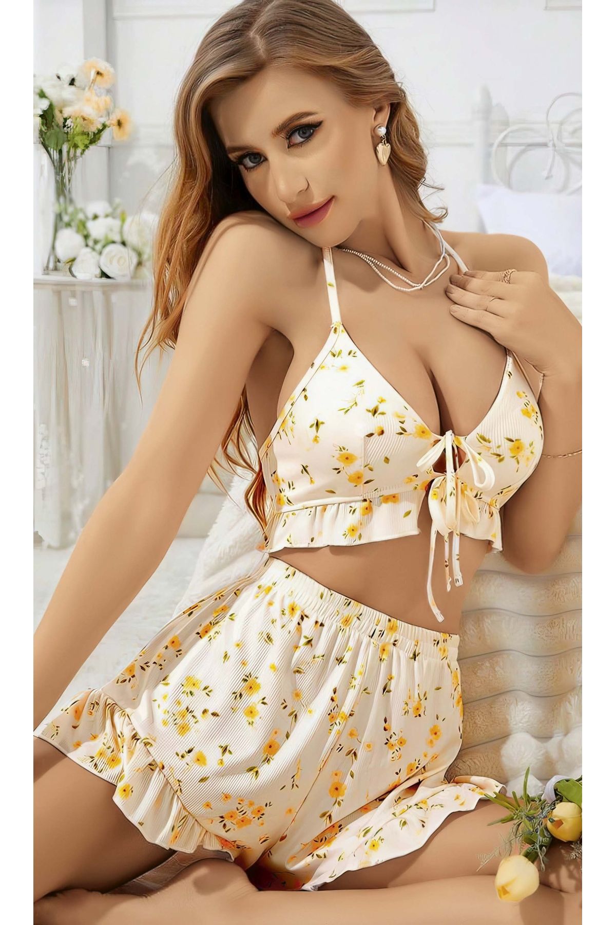 Moda Şahsenem Kadın Çiçekli Ekru Askılı Şortlu Pijama Takım