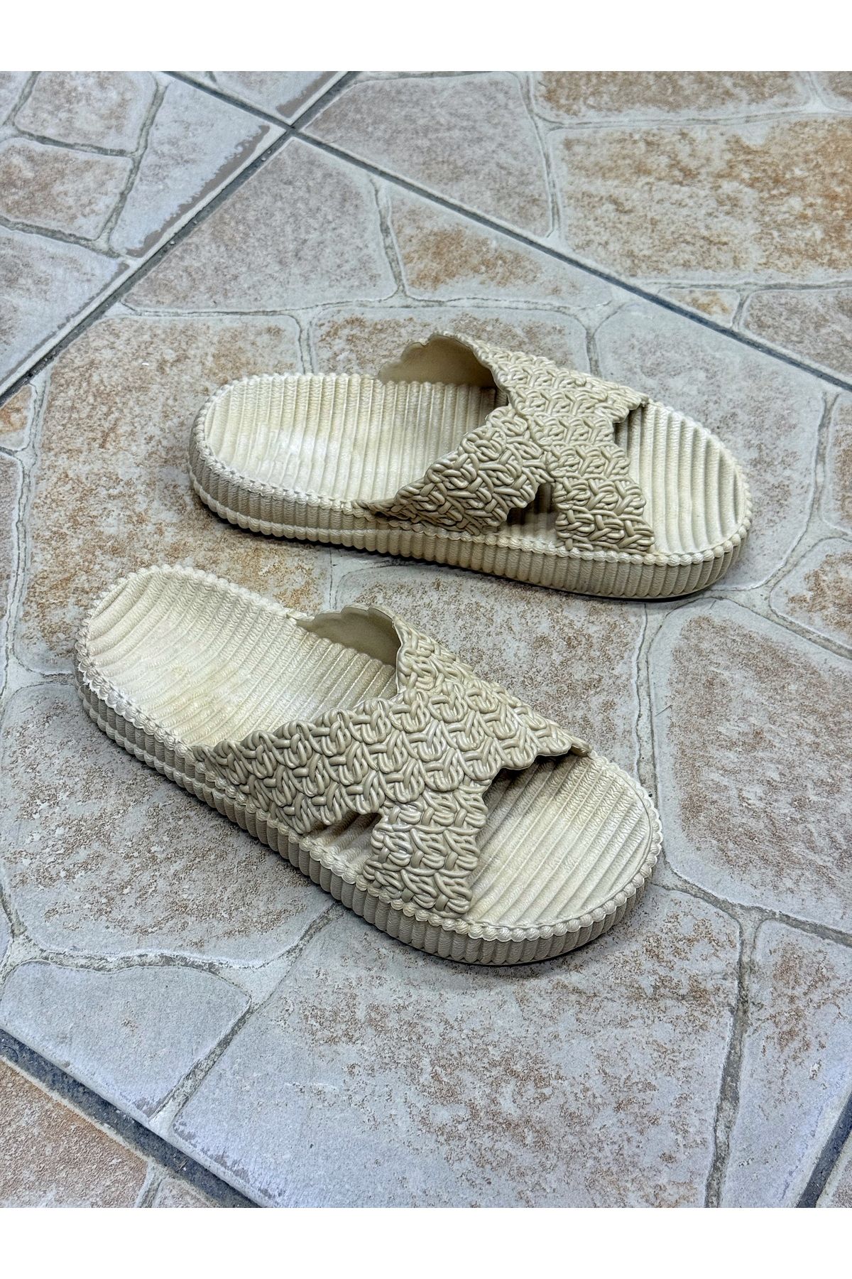 ÇOCUKÇA MODA Kadın Kaydırmaz Taban Esnek ve Yumuşak Terlik Plaj Havuz Banyo Balkon Terliği