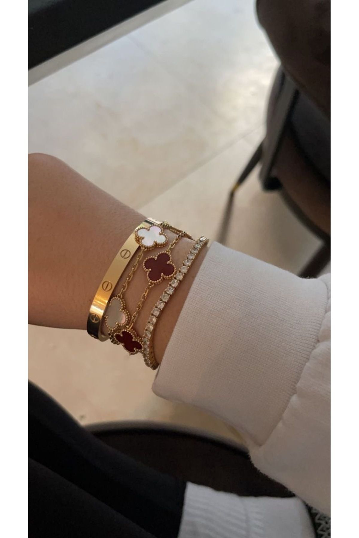 ANGELSS JEWELLERY Dörtlü Kombin Van Cleeff Bordo & Beyaz Marka Model Kelepçe Bileklik Su Yolu Bileklik (YONCA MODEL)