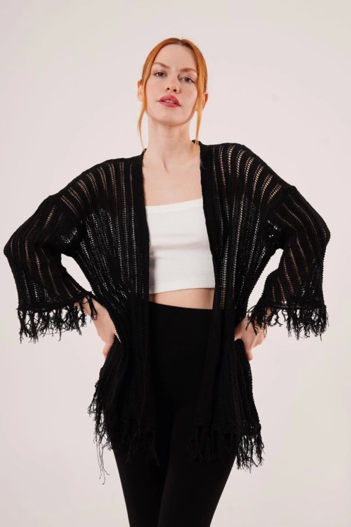MODA Püskül Detaylı Delikli Model Siyah Hırka