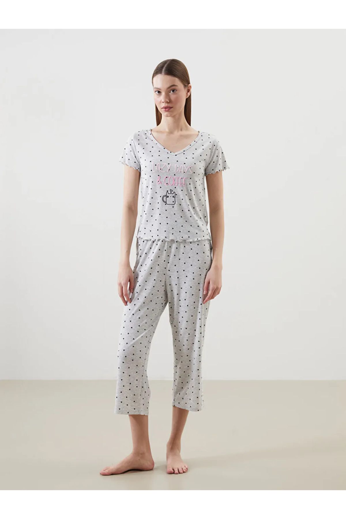 LC Waikiki LCW DREAM Siyah V Yaka Desenli Kadın Kaprili Pijama Takımı