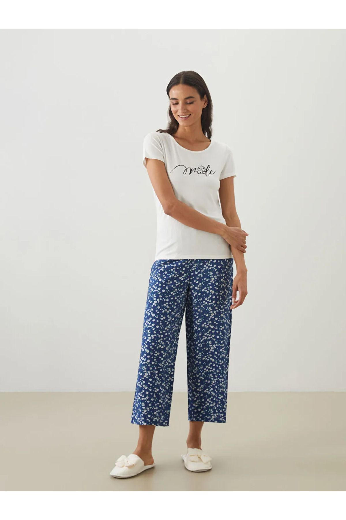LC Waikiki LCW DREAM Lacivert Bisiklet Yaka Çiçekli Kadın Kaprili Pijama Takımı