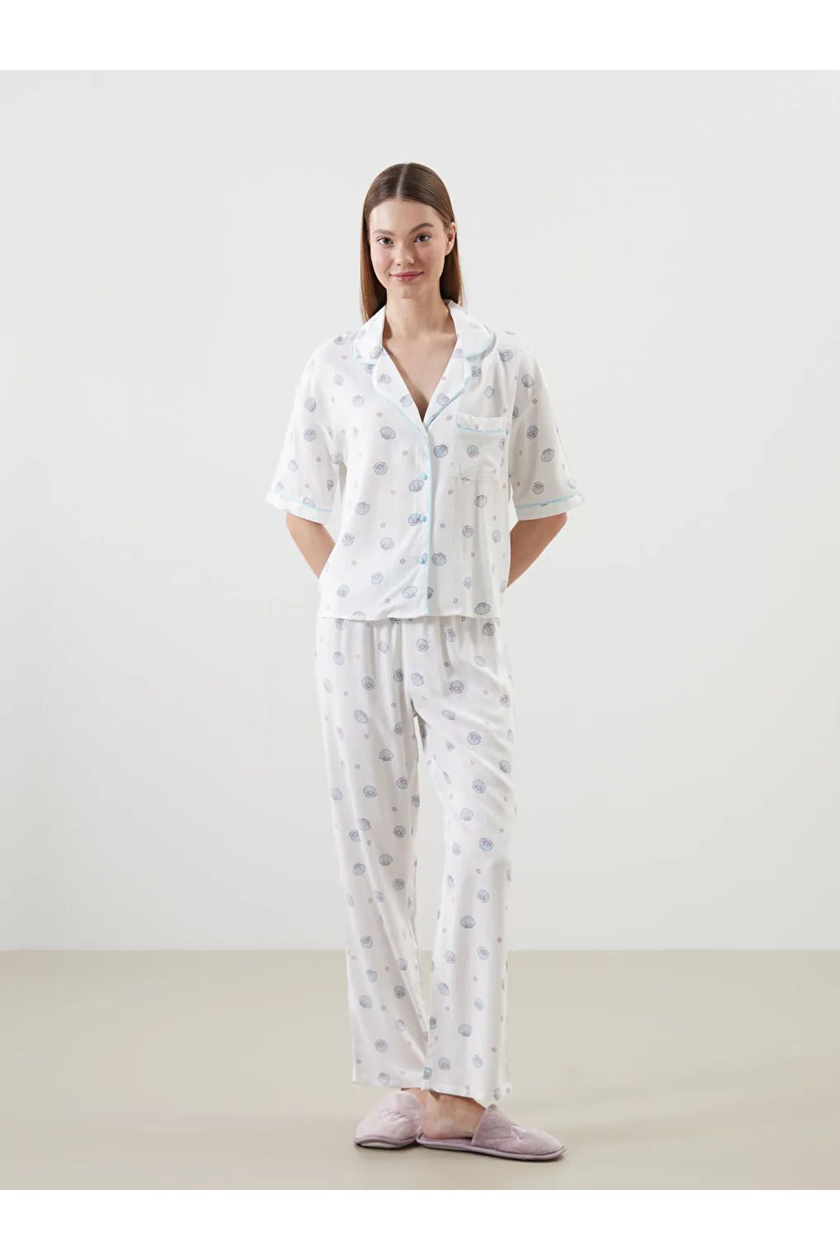 LC Waikiki LCW DREAM Ekru Gömlek Yaka Baskılı Kadın Pijama Takımı