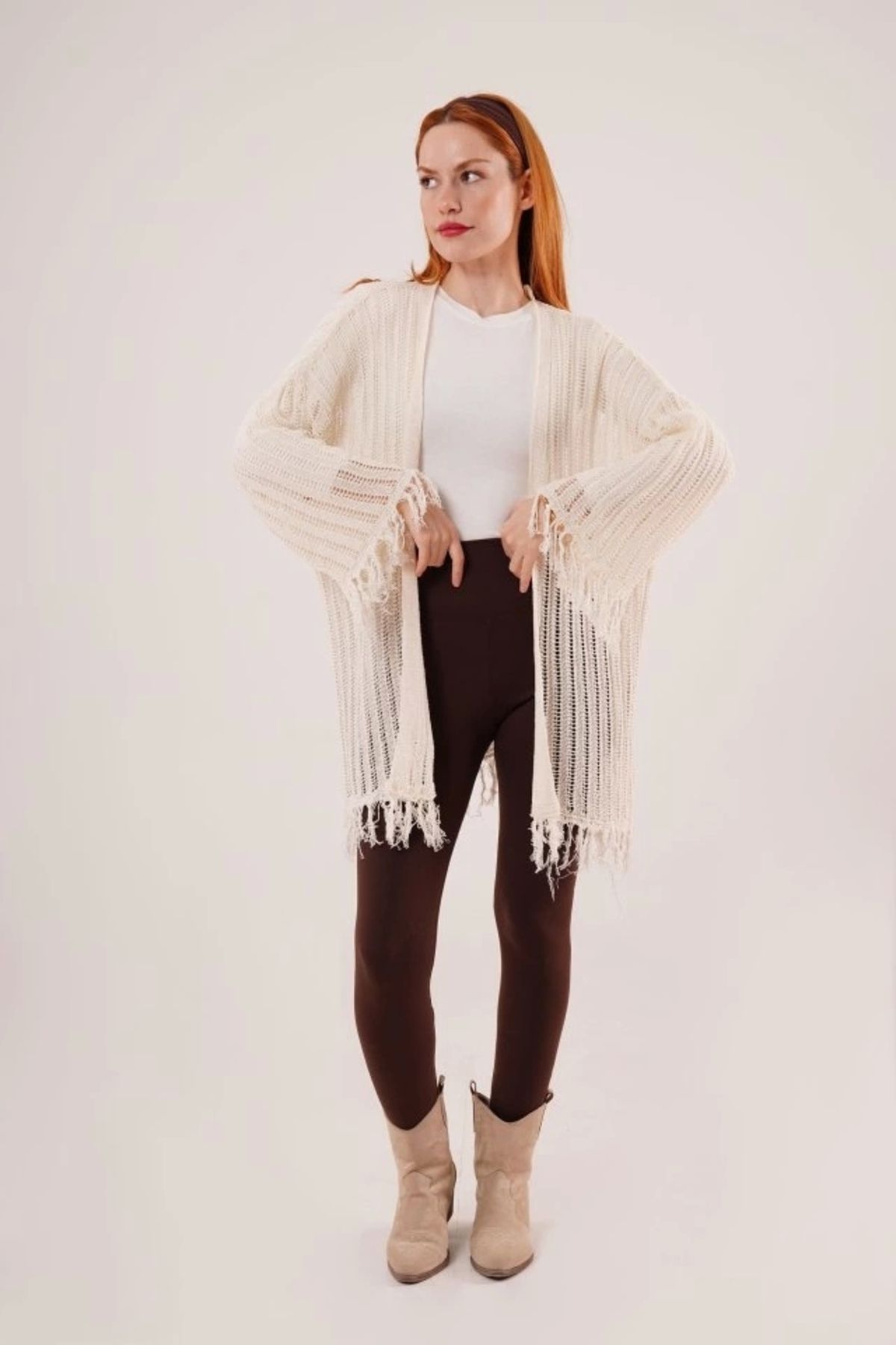 MODA Püskül Detaylı Delikli Model Krem Hırka