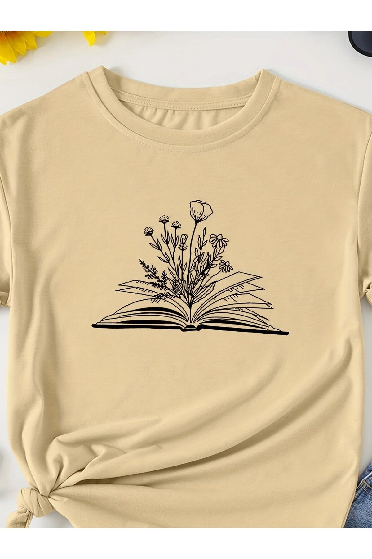 LEIVOR Kitap & Çiçek Baskılı Kadın T-shirt