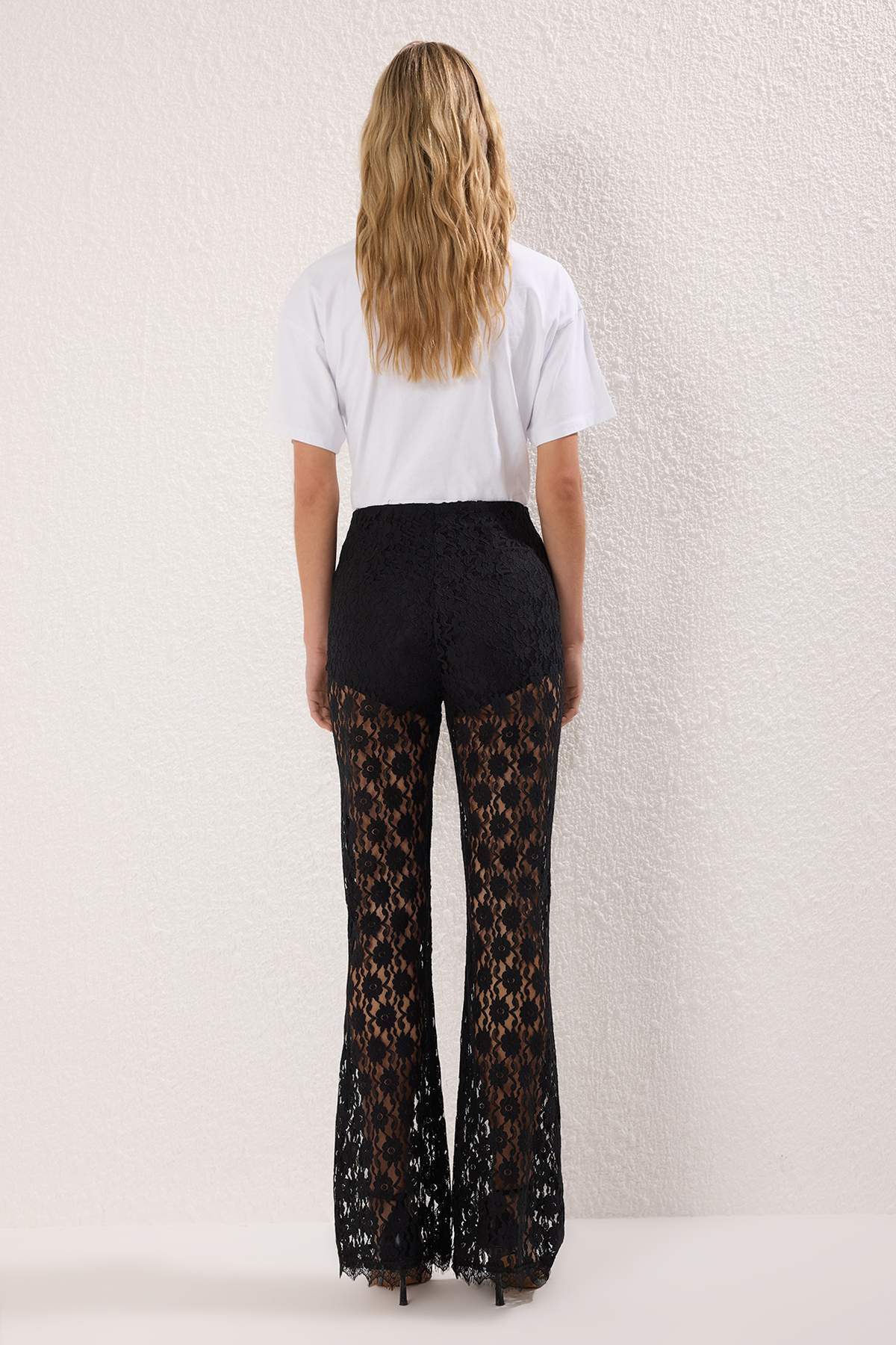 Trendyol Collection-Tkané kalhoty Black Lace Flare Flare Leg TWOSS24PL00096 4