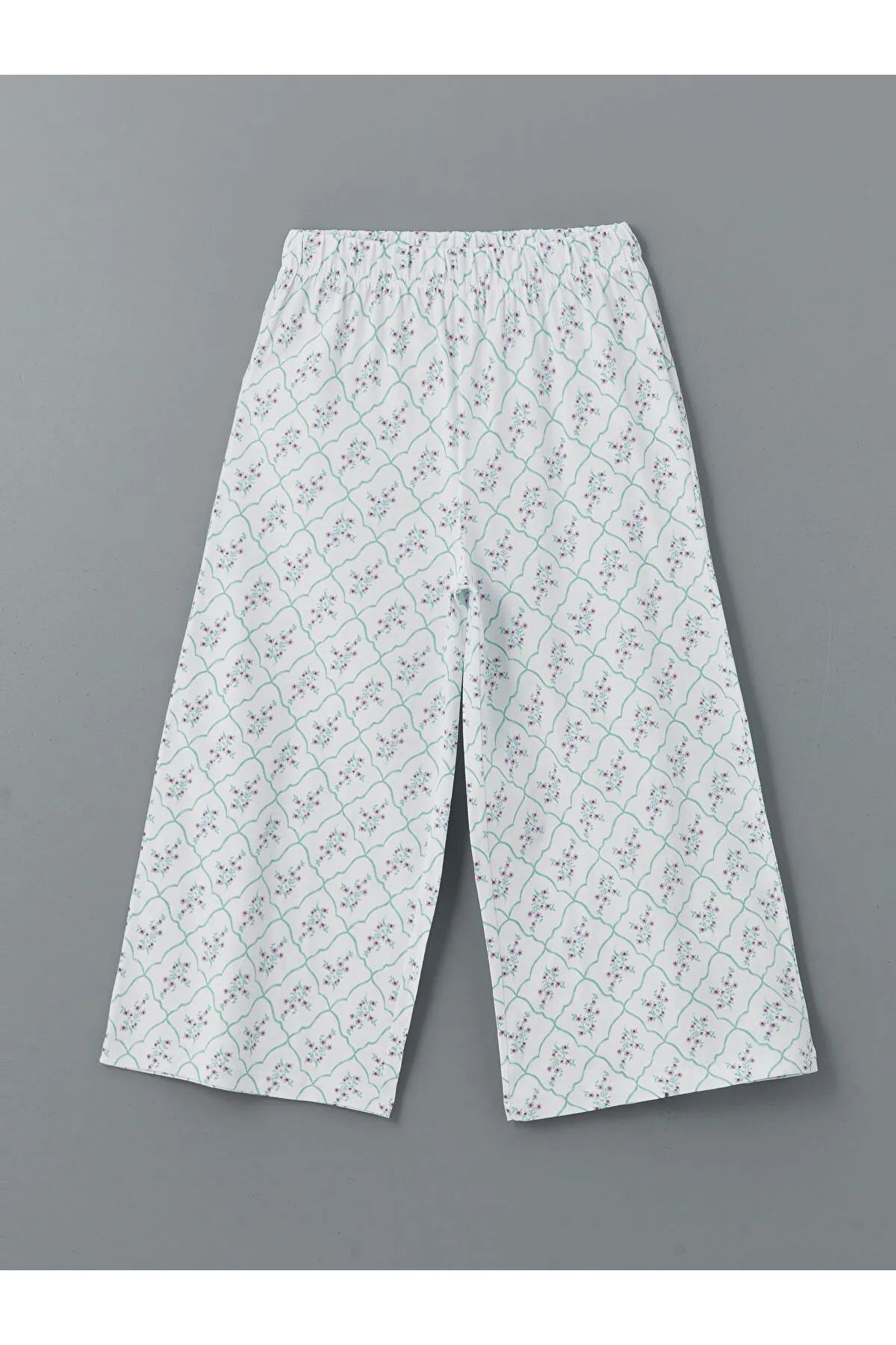 LC Waikiki Bisiklet Yaka Çiçekli Kadın Kaprili Pijama Takımı