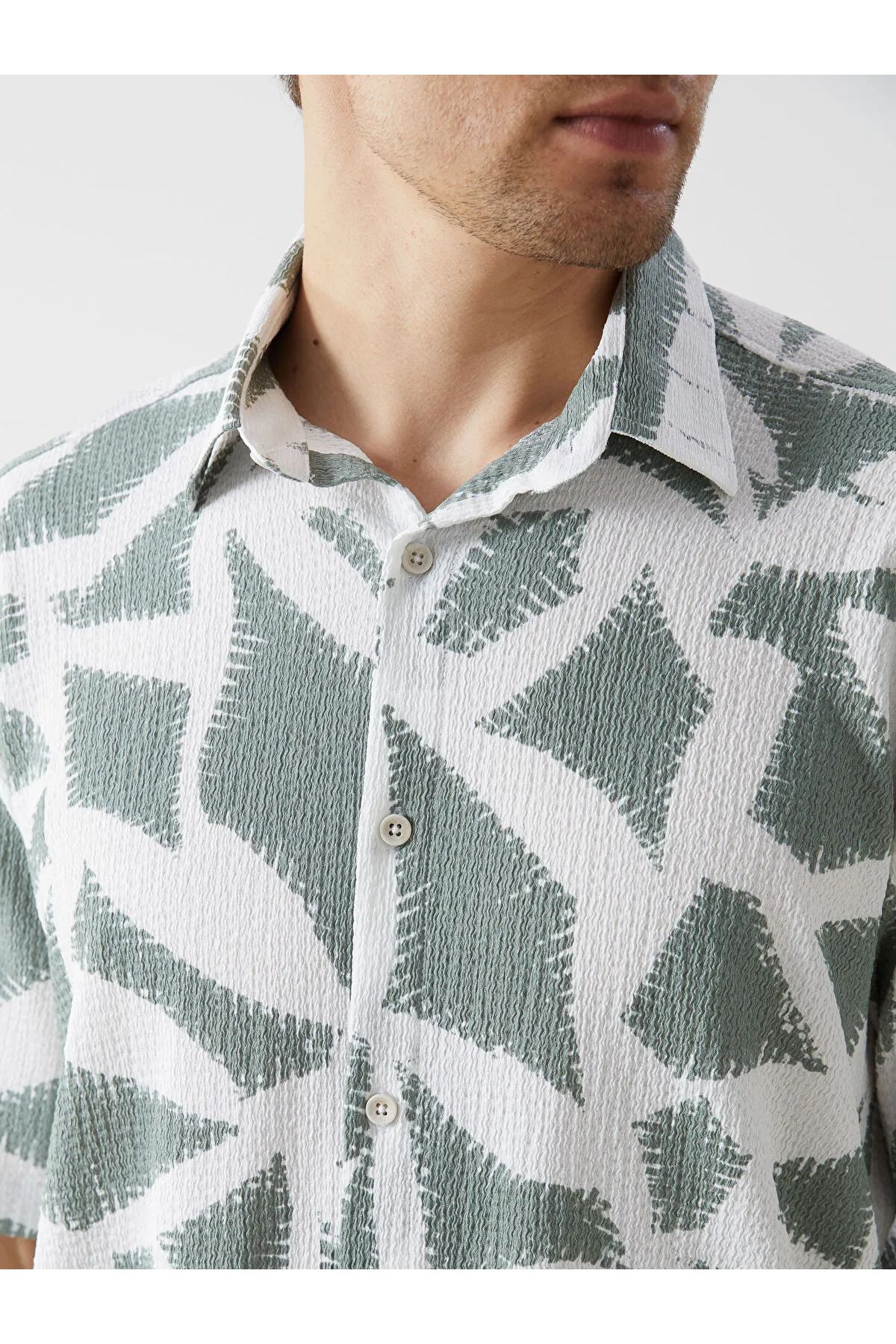 LC Waikiki Regular Fit Kısa Kollu Desenli Erkek Gömlek