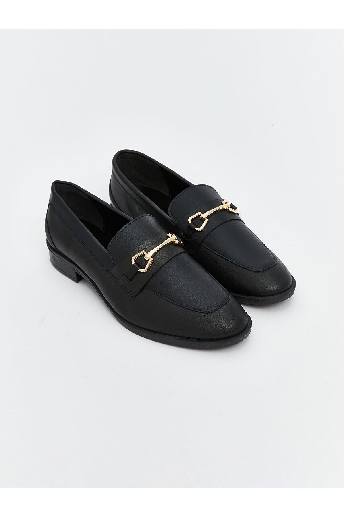 LC Waikiki Deri Görünümlü Metal Aplike Detaylı Kadın Loafer Ayakkabı