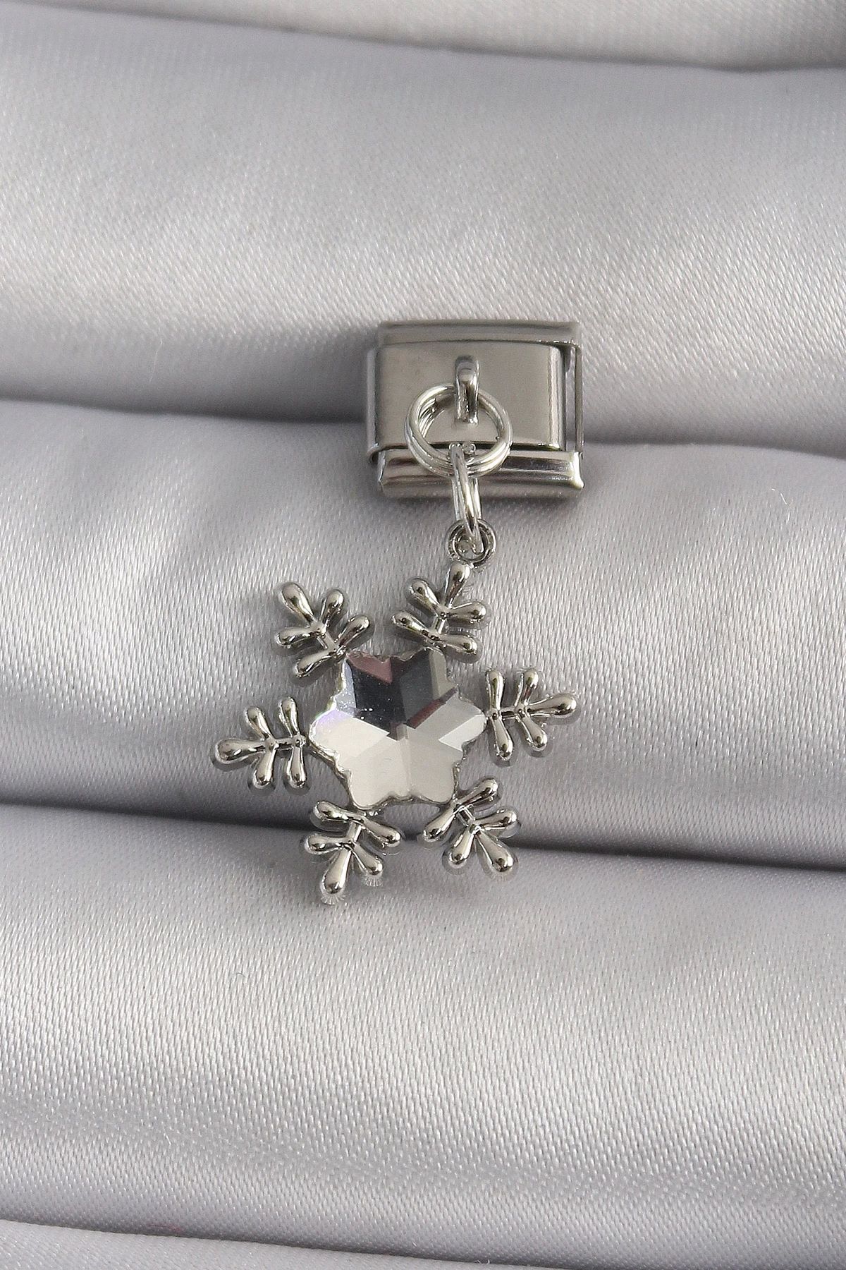 Clariss 316L Çelik Gümüş Renk Zirkon Taşlı Kar Tanesi Model Nomination Charm