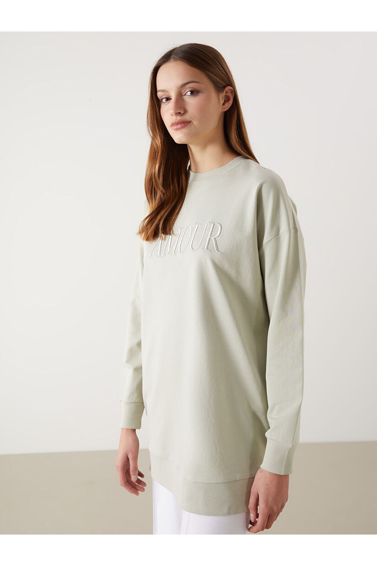 LC Waikiki Bisiklet Yaka Nakışlı Oversize Kadın Sweatshirt Tunik