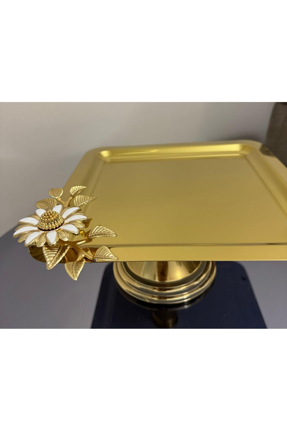 SEVA ÇELİK ÇELİK GOLD KARE AYAKLI PAPATYA AKSESUARLI KEK KURABİYE STANDI 1 ADET