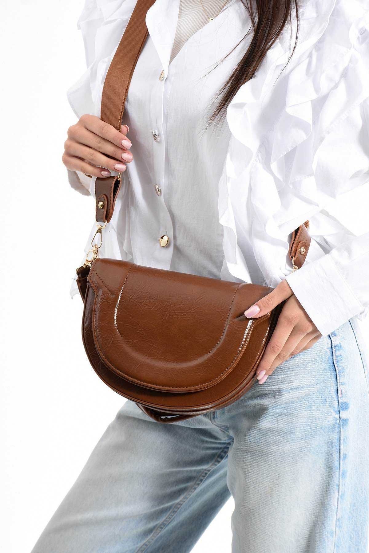 Assia Atelier Kadın Yarım Ay Form Çift Askılı Ayarlanabilir Çapraz ve Omuz Çantası