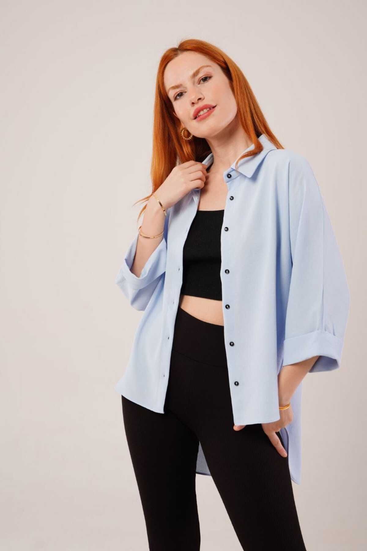 kazarina kadın önü kısa arkası uzun truvakar kollu oversize gömlek