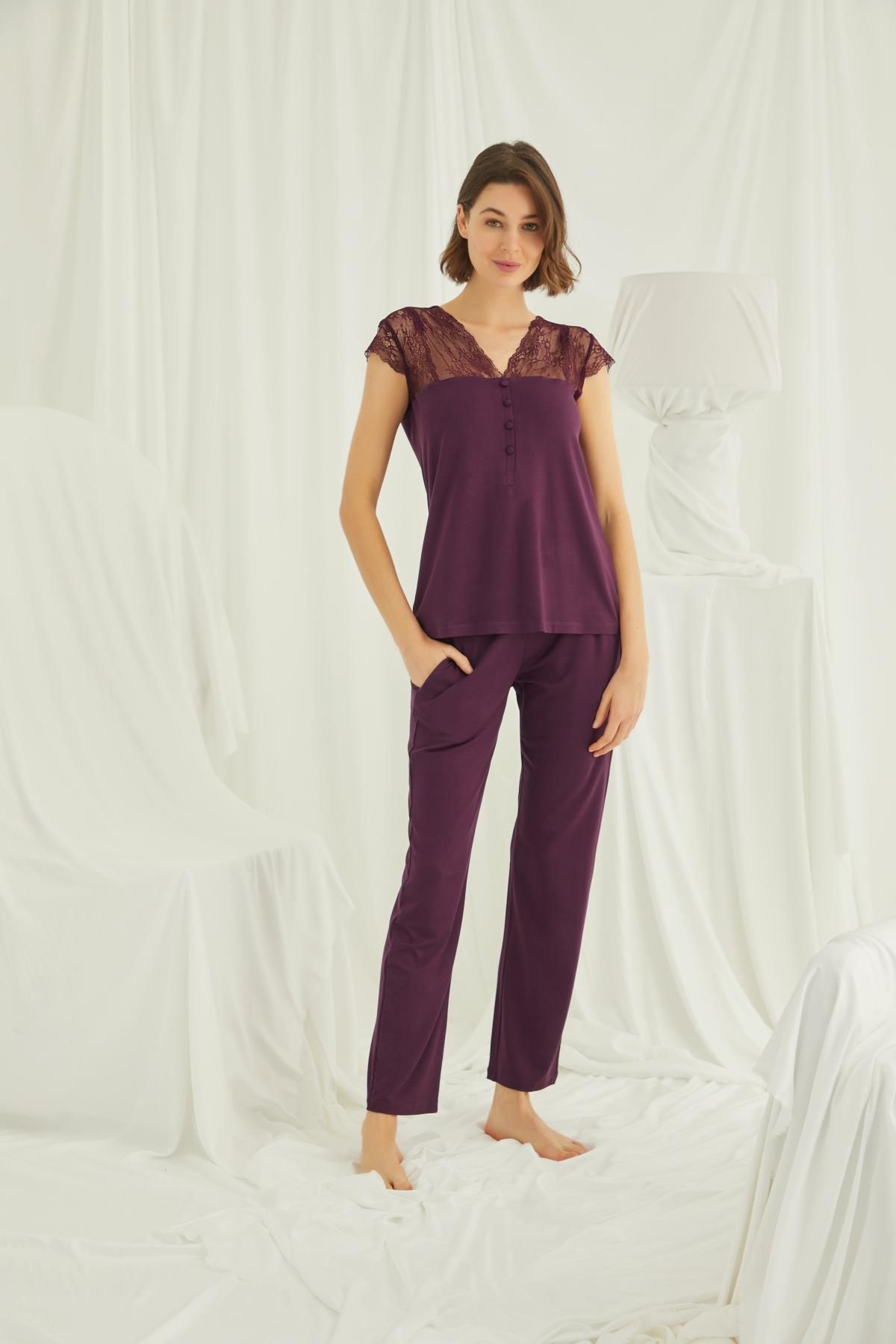 MONAMİSE Yakası Kolu ve Omzu Dantelli Önü Düğmeli Pijama Takımı