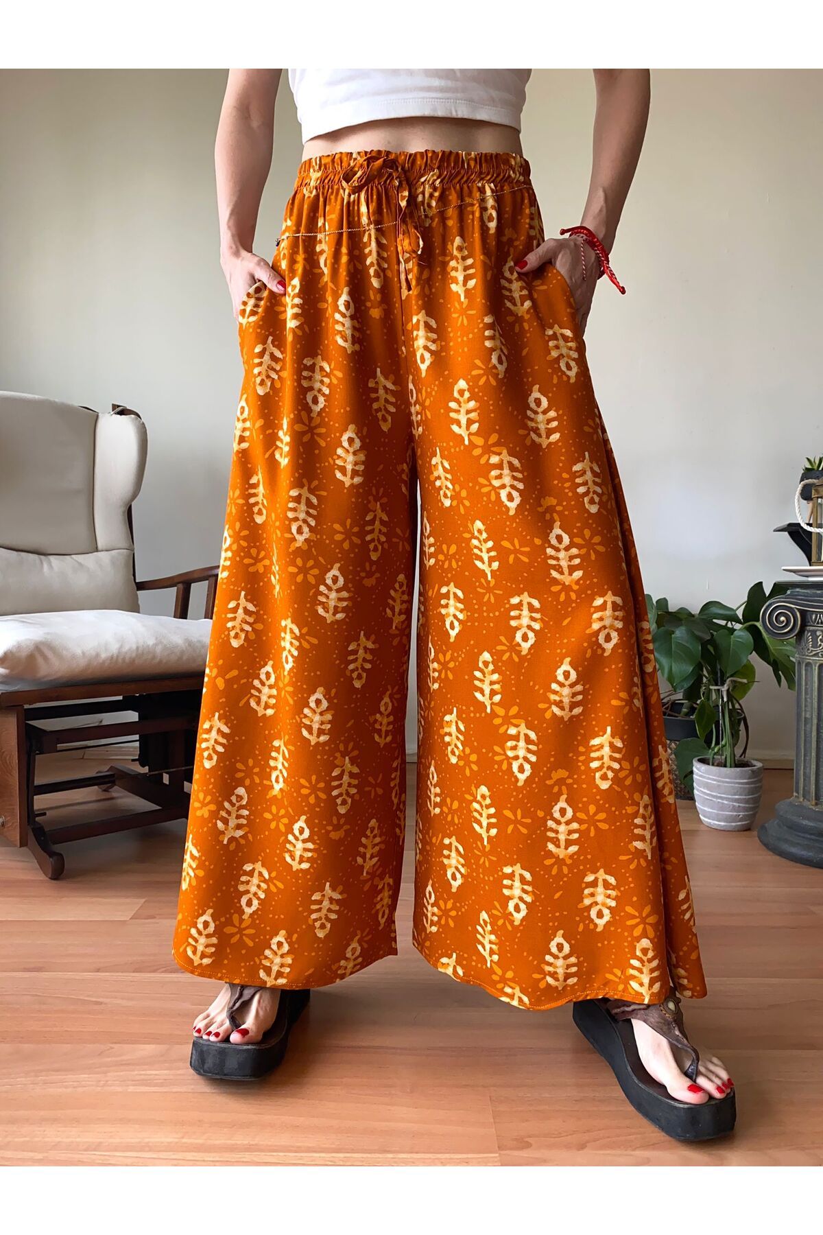 Store By Dilara Sarı Çiçekli Çini Desen Rahat Kalıp Beli Lastikli Viskon Pantolon
