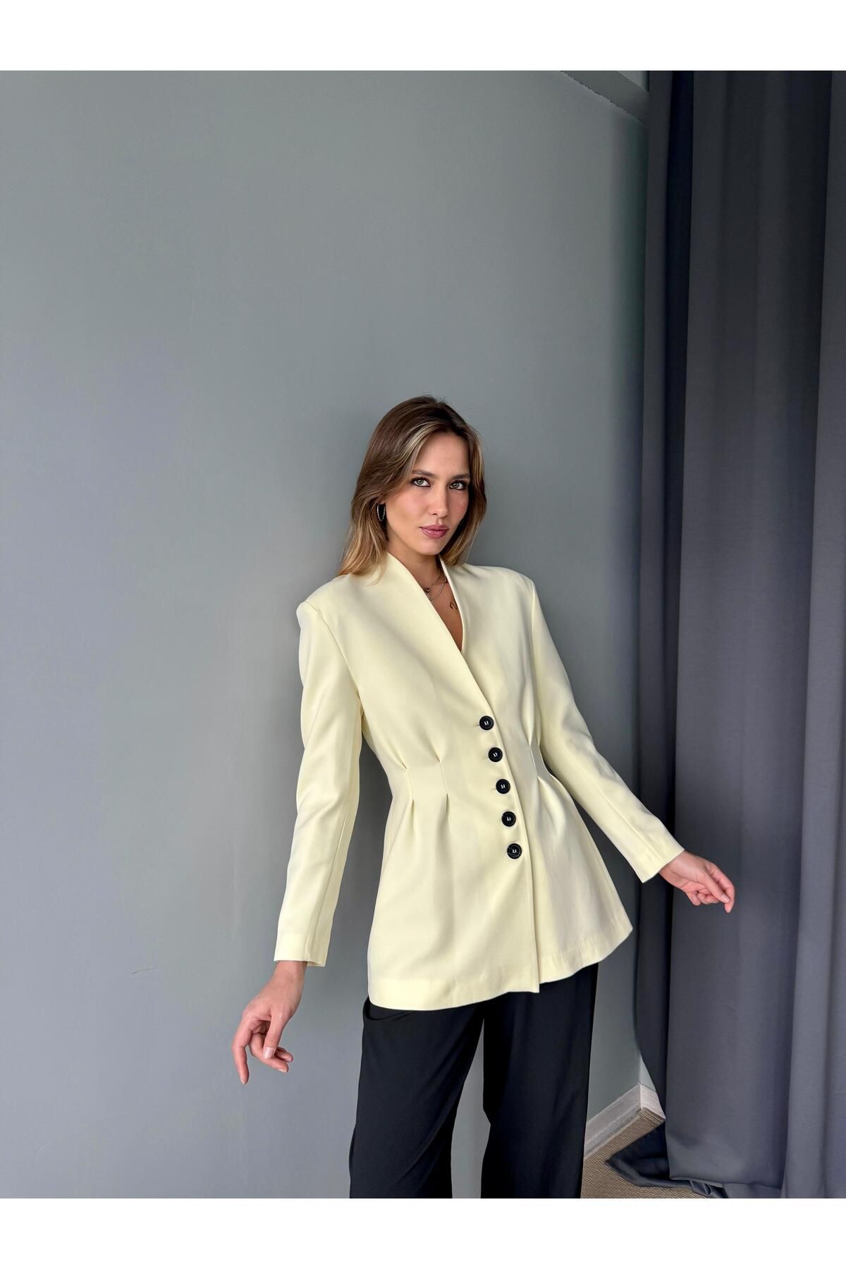 AlisaSu Sarı V Yaka Belden Oturtmalı Düğmeli Blazer Ceket