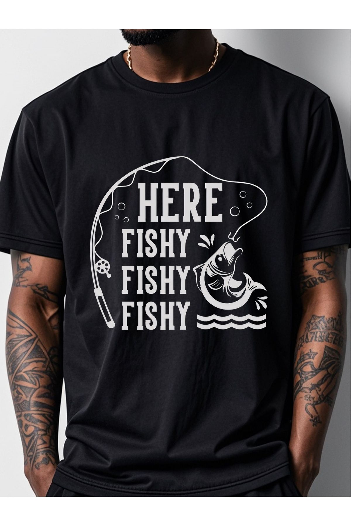 ship master Balıkçılar İçin Mizahi Baskılı Tişört – "Here Fishy Fishy" Yazılı Tasarım