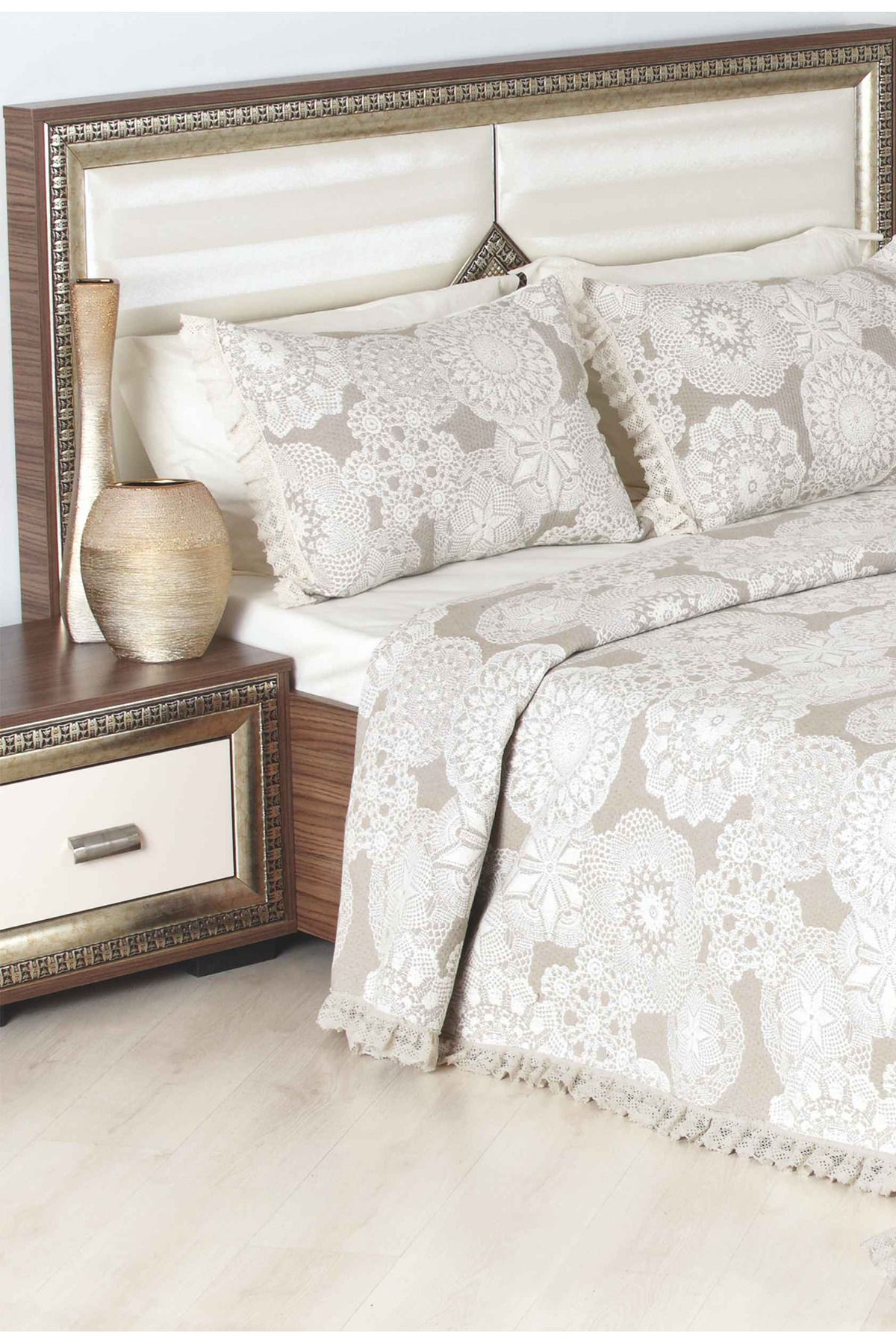 NEEA HOME Nesta Jakarlı Dokuma Siyah Krem Dantel Desenli Çift Kişilik Yatak Örtüsü 260 x 260 cm