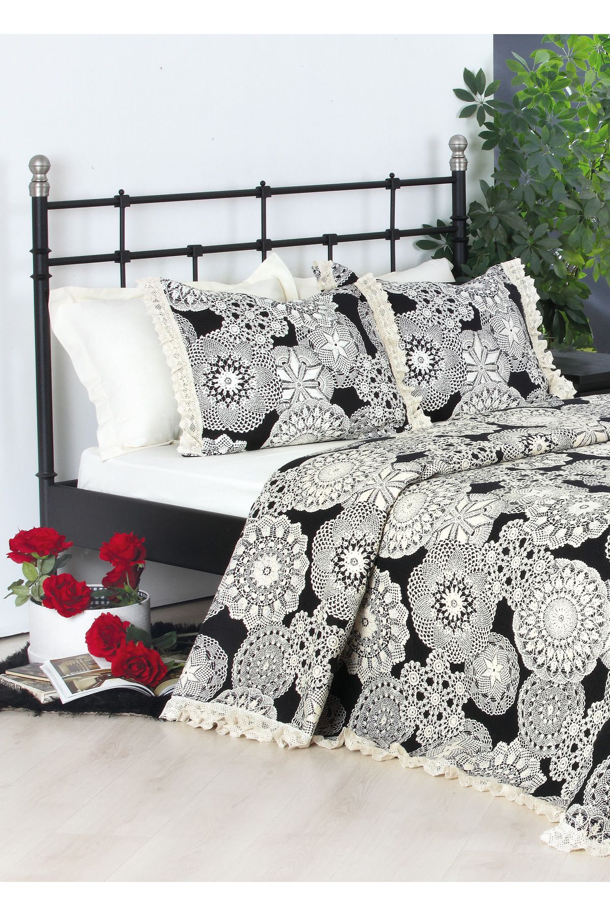 NEEA HOME Nesta Jakarlı Dokuma Siyah Krem Dantel Desenli Çift Kişilik Yatak Örtüsü 260 x 260 cm