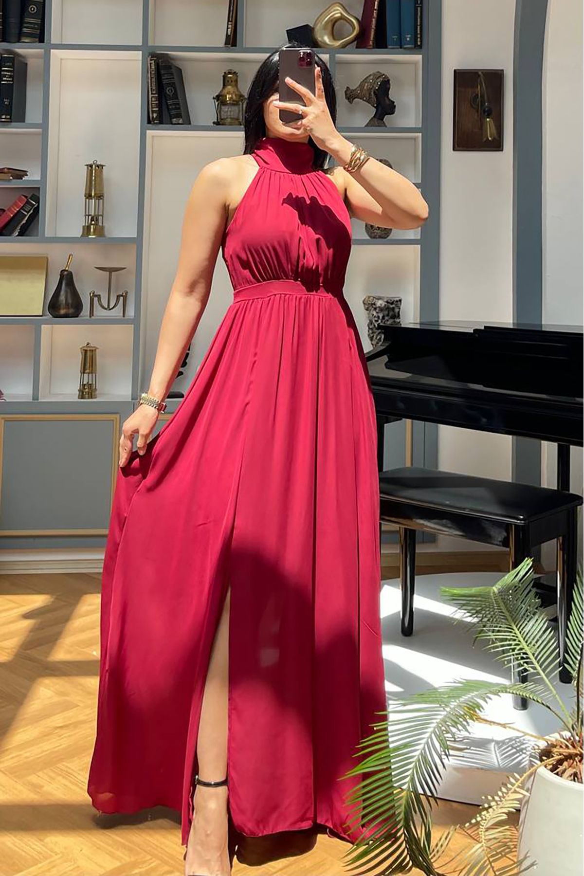 Neşeli Butik kadın halter yaka yırtmaç detaylı uzun şifon elbise NBNY3737