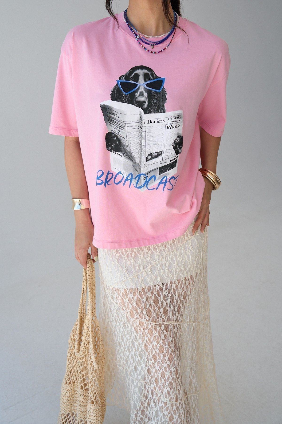 Qu Style Gazete Okuyan Köpek Baskılı T-Shirt Pembe