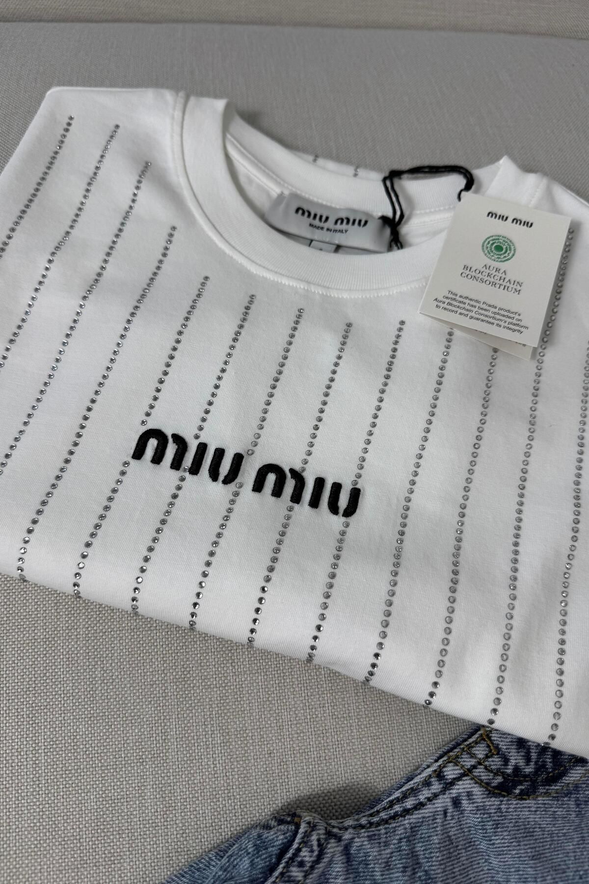 Butik Gardrop Marka Model Sıra Taş İşlemeli Bluz Beyaz