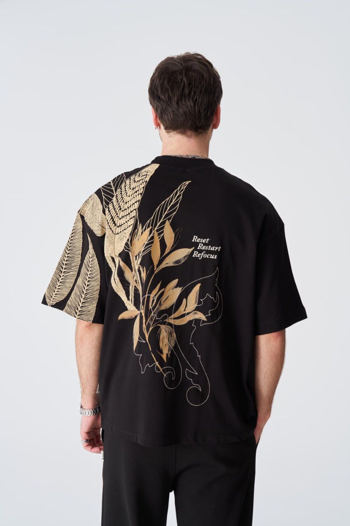 Saw Urbanity OMUZ GÖĞÜS YAPRAK MOTİFLİ %100 COTTON OWERSİZE T-SHİRT