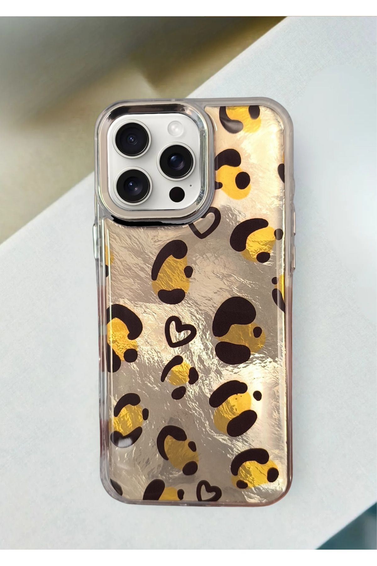BCASE İphone 15 Pro Leopar Desenli Kılıf
